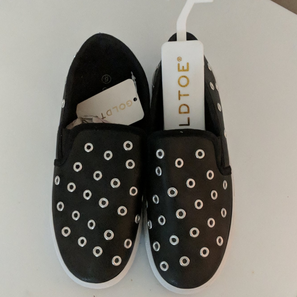 GOLDTOE BLACK WOMEN SNEAKERS SIZE 6 NWT